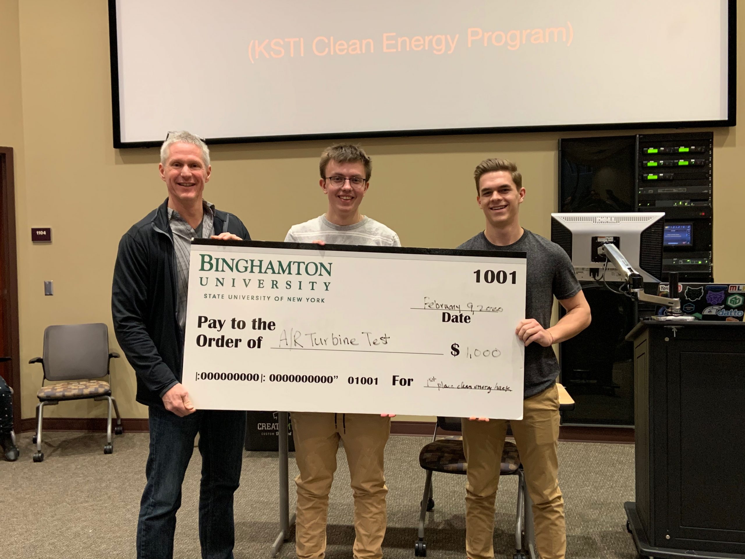 Read more about the article Clean Energy Incubator Supports Student Hackers